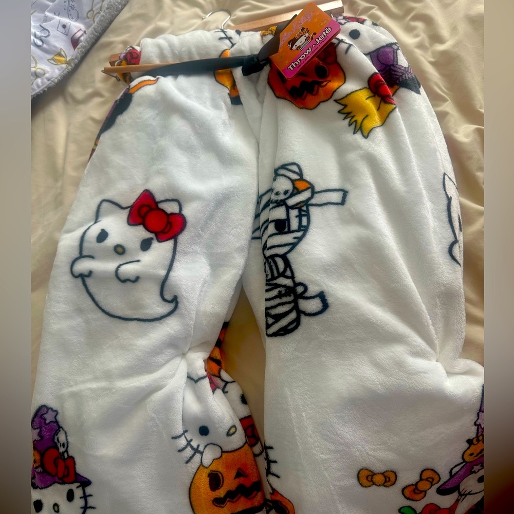 Hello kitty Halloween blanket’s 60x70
